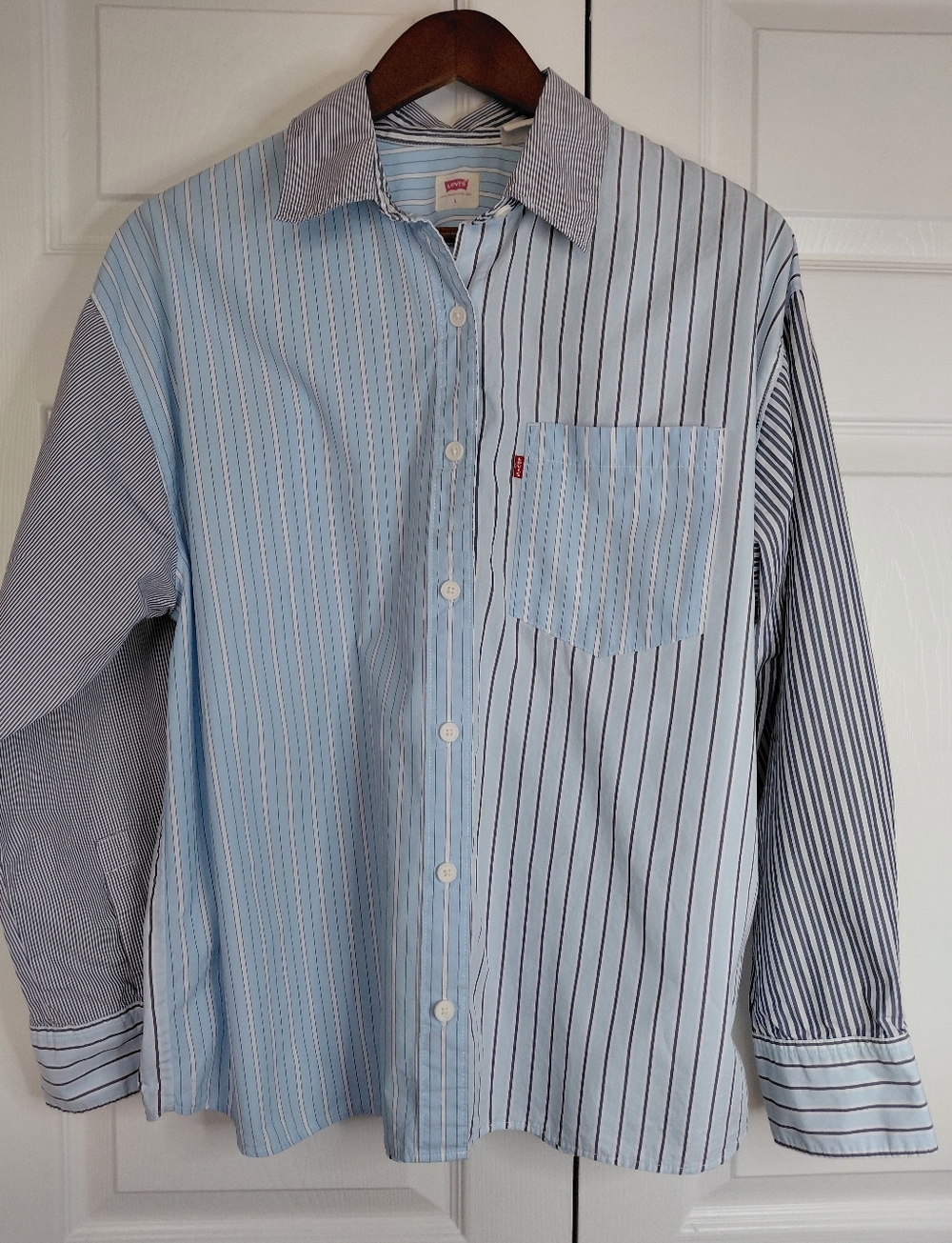 Womens Levi's Mixed Light and Navy Blue Striped Button-Down Shirt Size L. Cotton